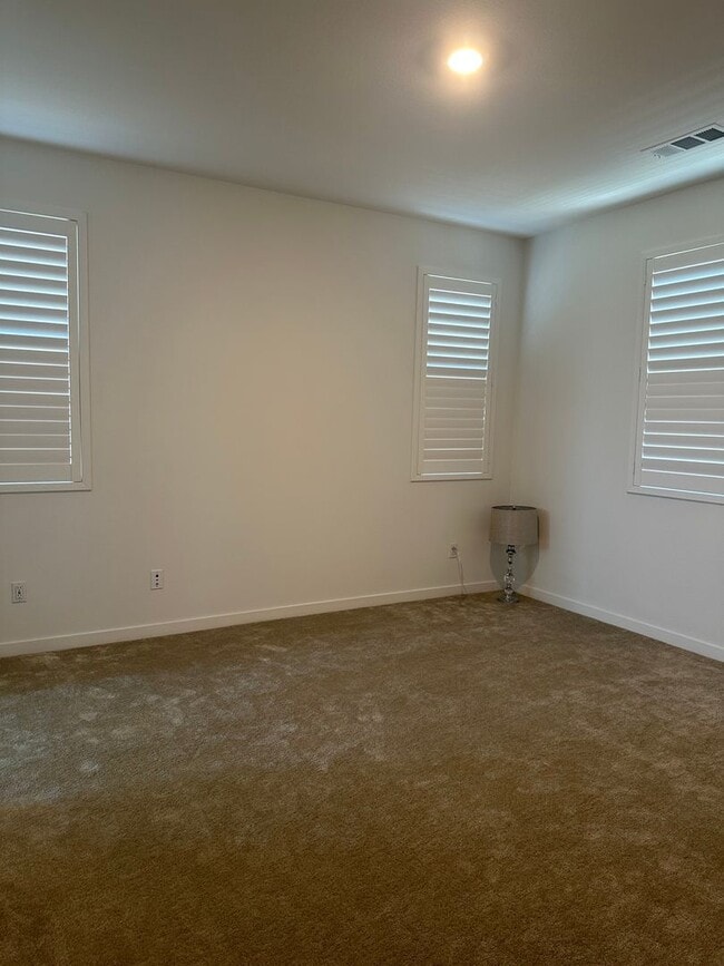 Building Photo - Townhome Perfection!