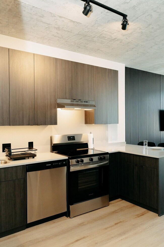 Building Photo - 755 S Clark St