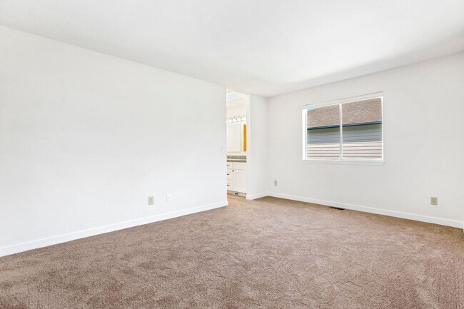 Building Photo - Beautiful Renovated Four Bedroom House for...