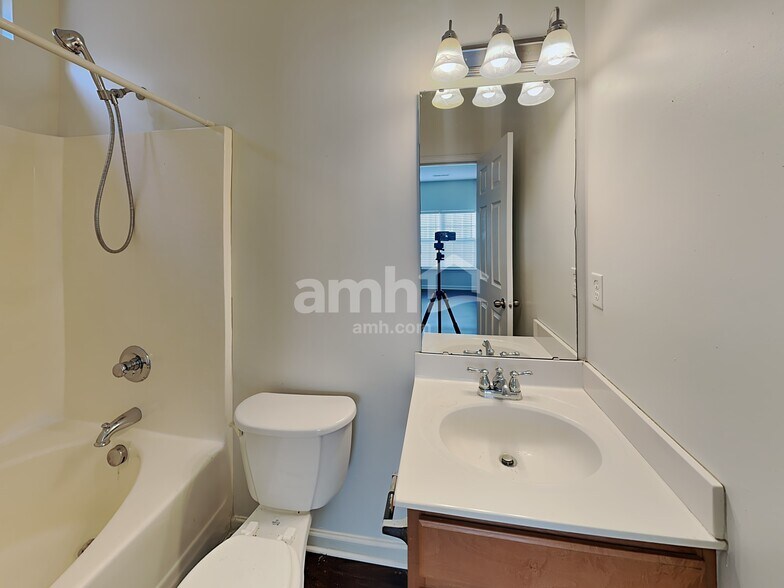 Building Photo - 7703 Aragorn Ln