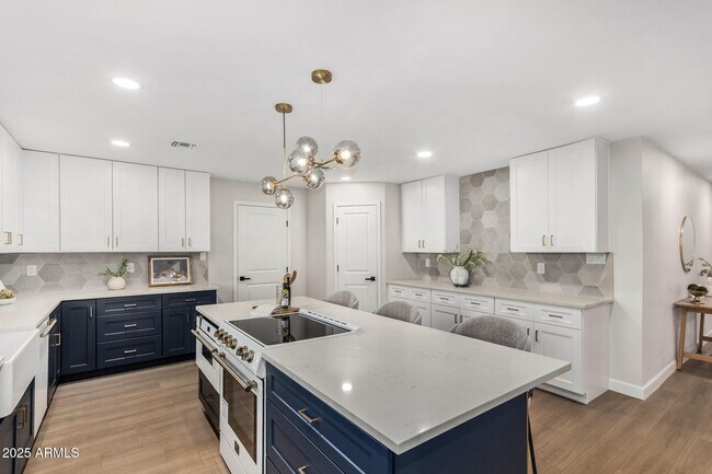 Building Photo - 6413 E Holly St