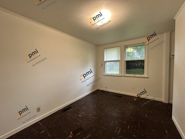 Building Photo - 2915 Oakdale Ave