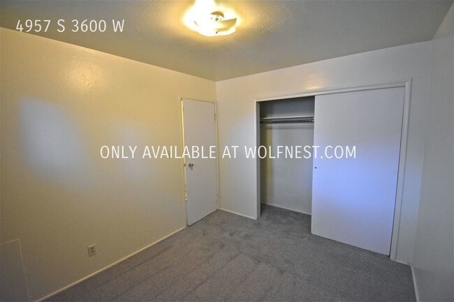 Building Photo - Updated 2 Bed Taylorsville Unit! No Deposi...