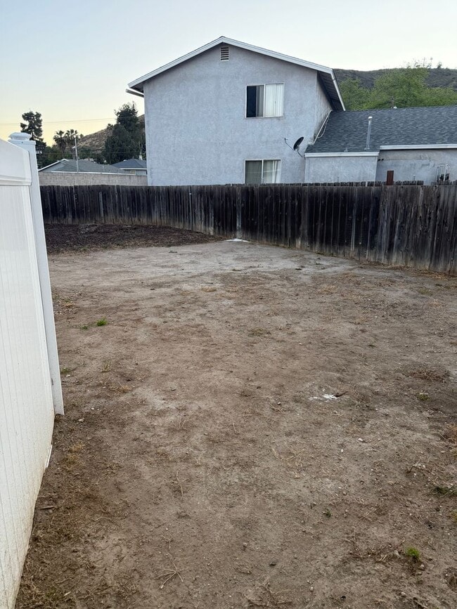 Building Photo - 8266-8266 Linden Rd