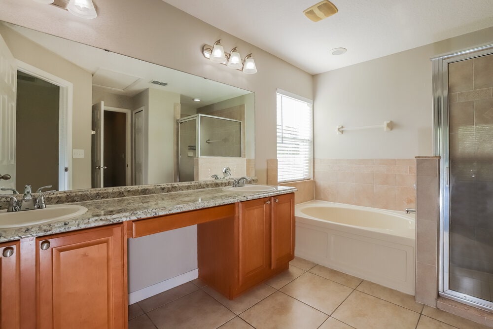 Building Photo - 2419 Hamlet Cir