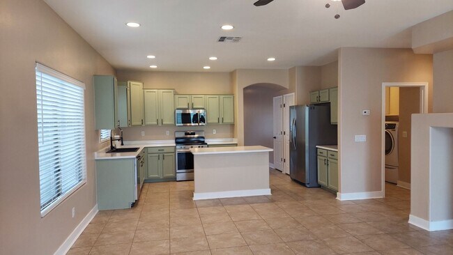 Building Photo - GORGEOUS HOME IN AVONDALE!!
