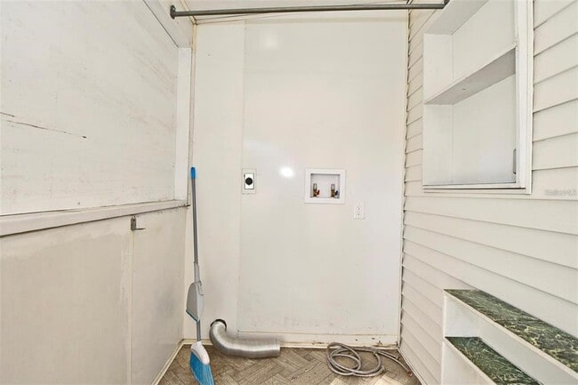 Building Photo - 1015 Martin St