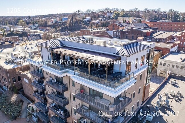 Building Photo - 1208 Commerce St