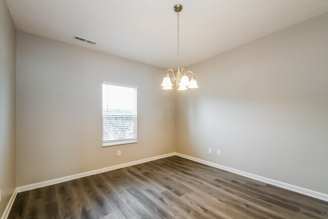 Building Photo - 577 Farnham Dr