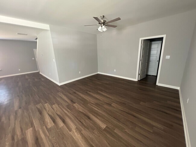 Building Photo - 4 bed, 2.5 bath house in Atoka built in 2022 now offering a move in gift card