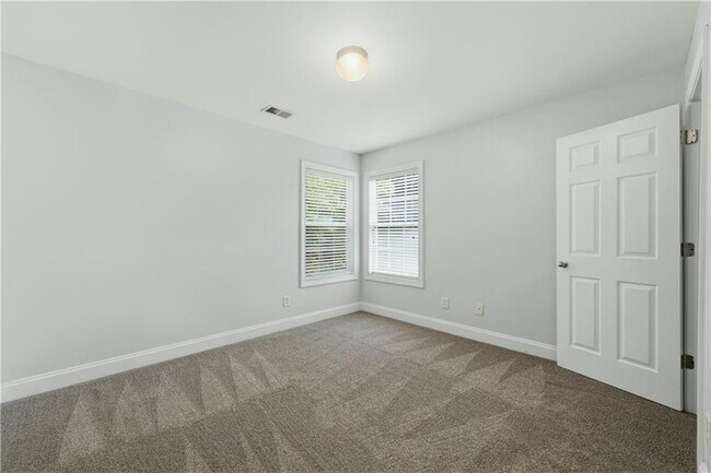 Building Photo - 3032 Mockingbird Ln