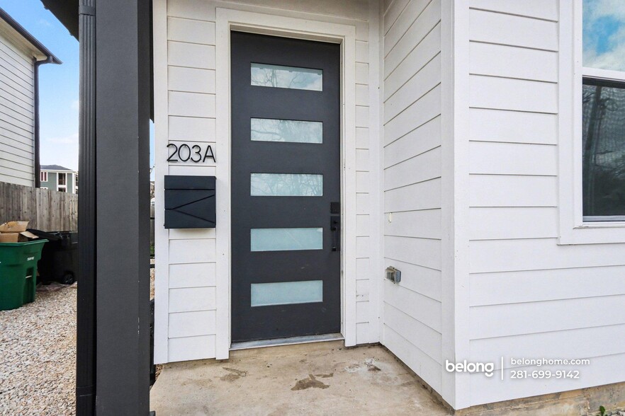 Building Photo - 203 Danna Ln