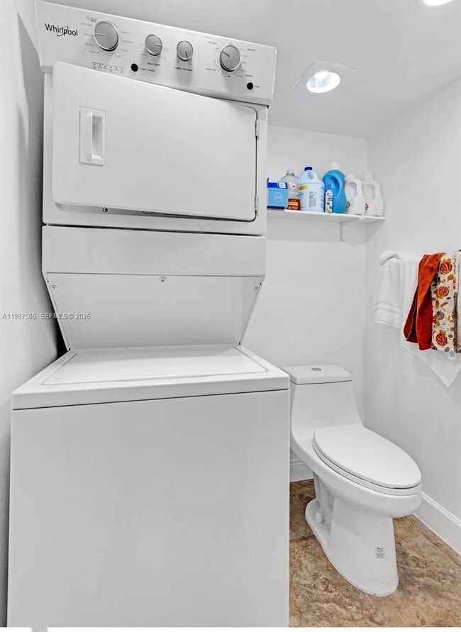 Building Photo - 9240 Fontainebleau Blvd