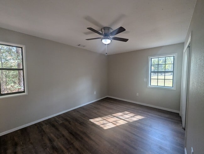 Building Photo - Quail Valley 3 Bedroom 2 bathroom