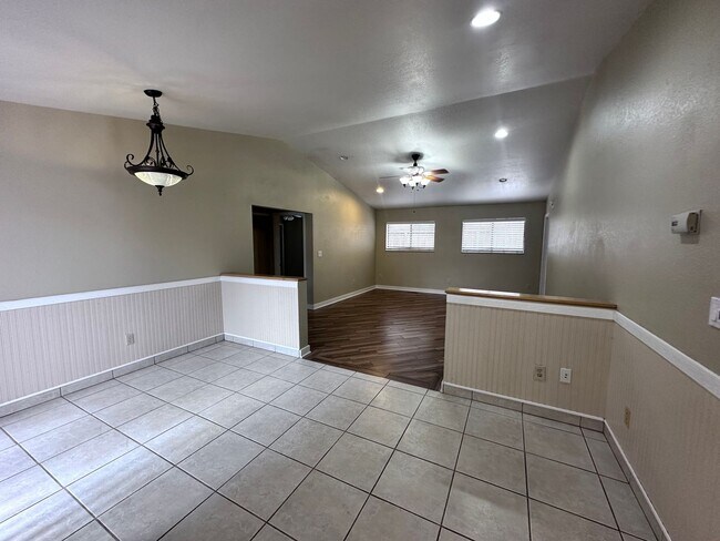 Building Photo - 576 Citadel Rd