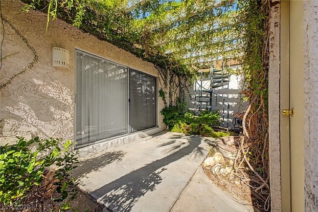 Building Photo - 3159 Bel Air Dr