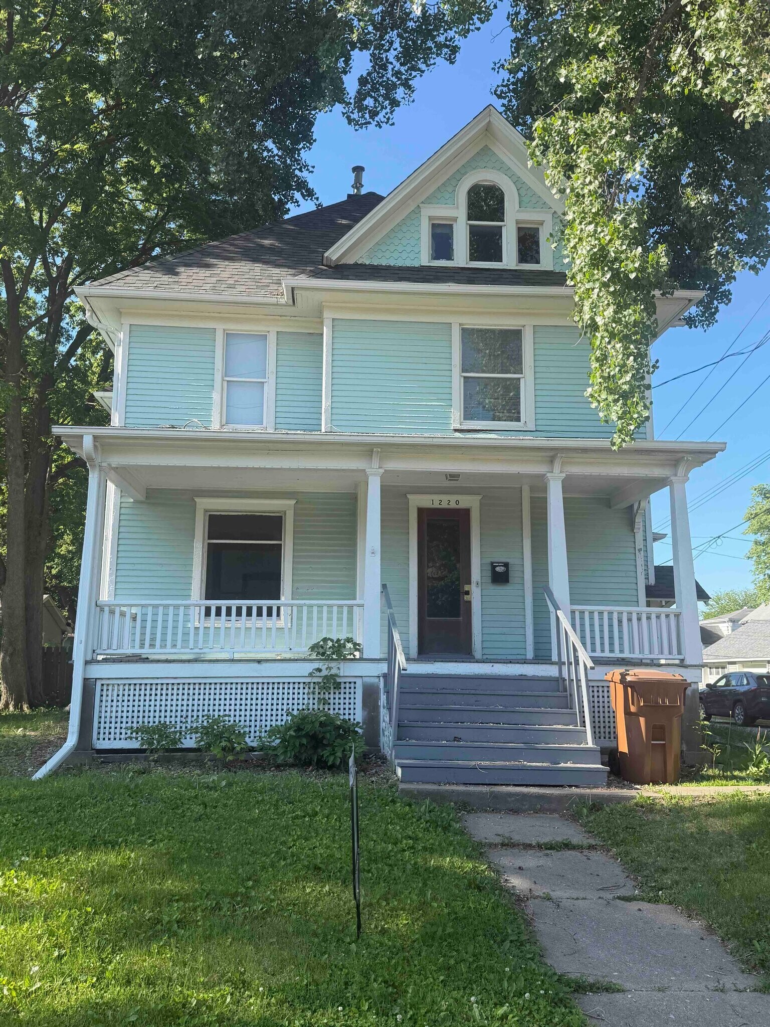 Building Photo - 1220 6th Ave