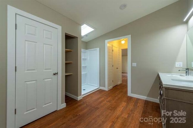 Building Photo - 411 Holly Hill Dr