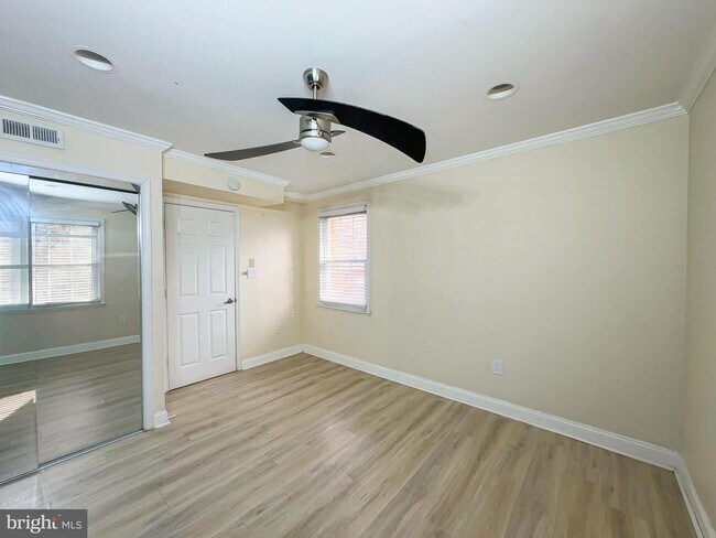 Building Photo - 2102 Suitland Terrace SE