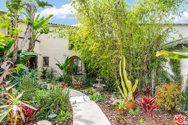 Building Photo - 2319 Meadow Valley Ter