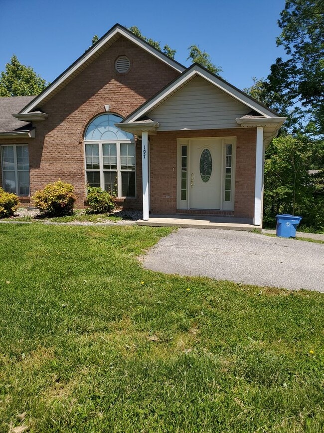 Building Photo - 197&amp;199 Scottie Drive