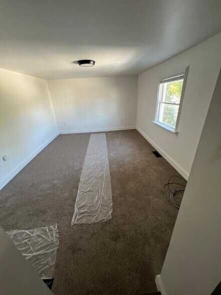 Livingroom - 1-2 W Hanover St
