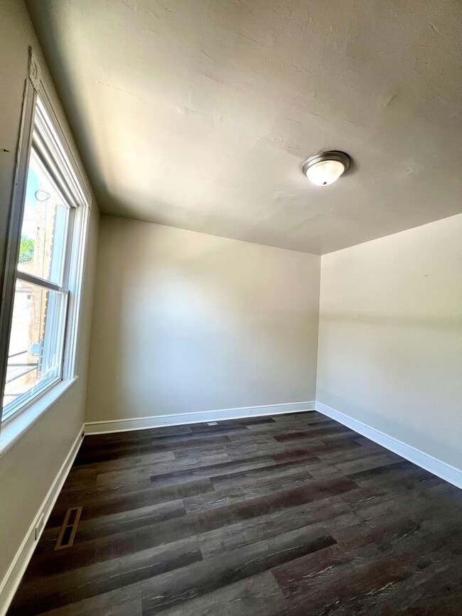 Building Photo - Charming 3BR Townhouse in Cabbage Hill