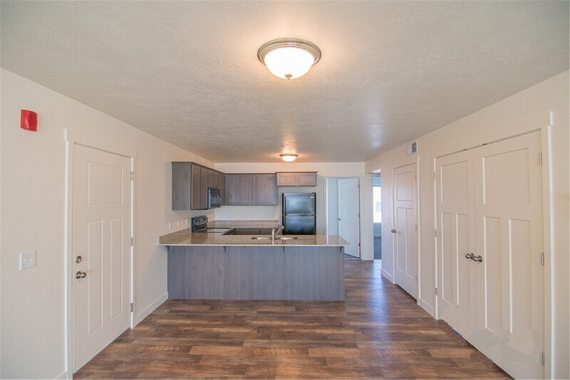 Building Photo - 799 E 550 S