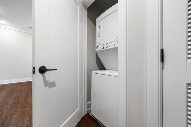 Building Photo - 28 Bright St