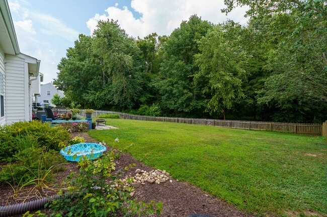 Building Photo - Corner lot 3 bed 2.5 bath with large fenced yard in Grove Park!