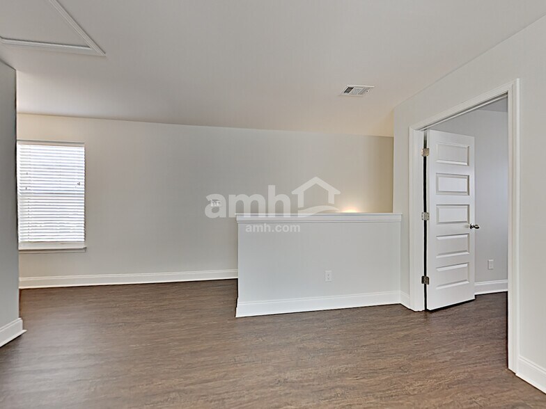 Building Photo - 5512 Central Grove Sq