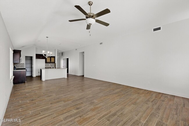 Building Photo - 217 Farnborough St