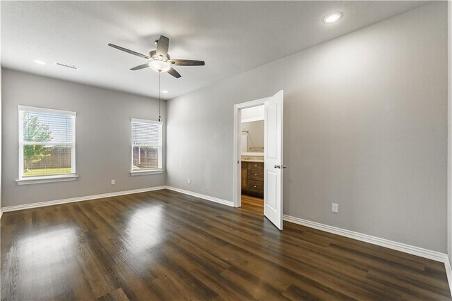 Building Photo - 241 Williams ct