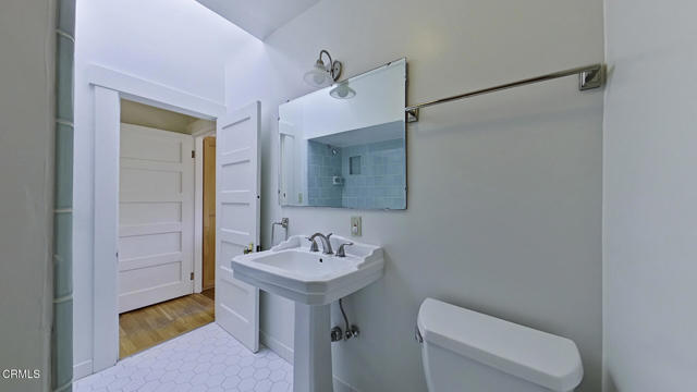 Building Photo - 1915 Las Lunas St