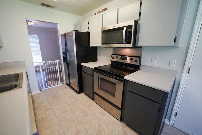 Building Photo - Coming Available!