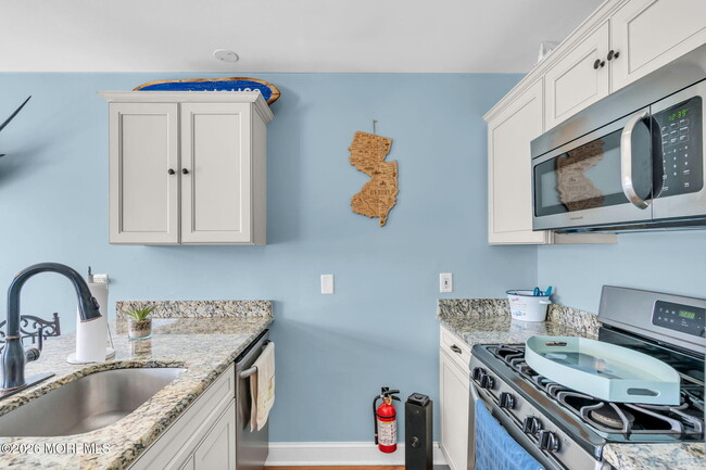 Building Photo - 53 E Coral Dr