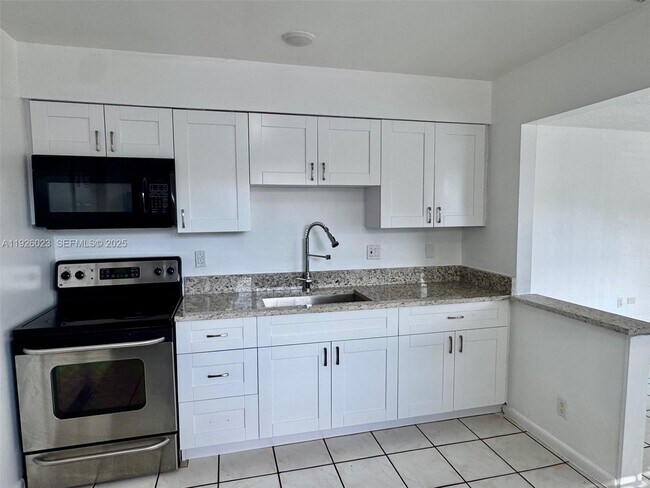 Building Photo - 718 SW 7th St