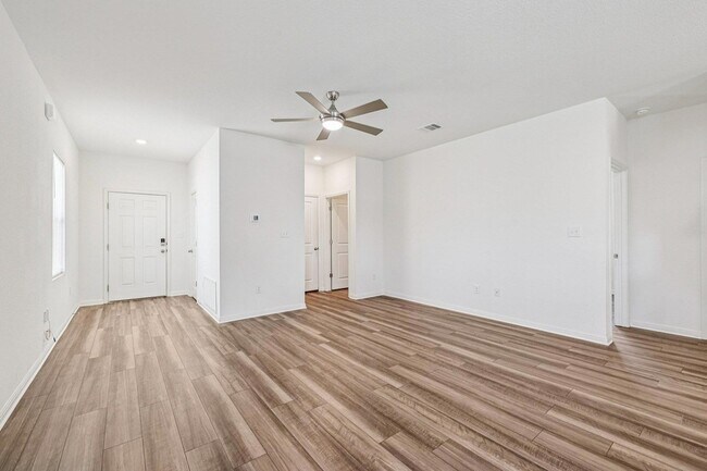 Building Photo - 191 Light Timber Rd