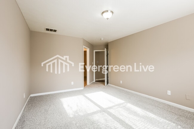 Building Photo - 2017 Lisa Walk Dr