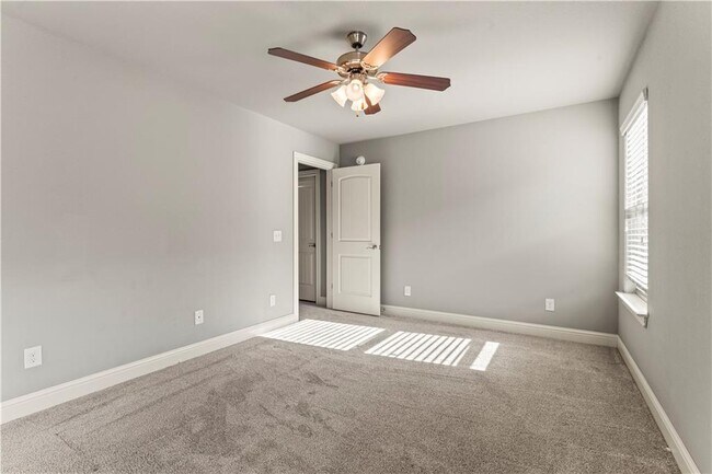 Building Photo - 3205 SW Riverstone Ave