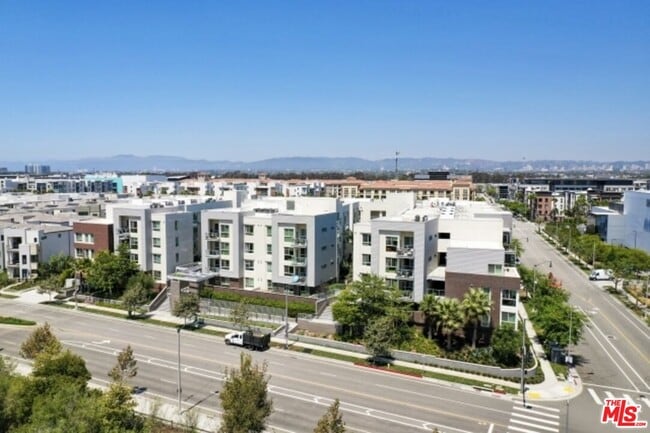 Building Photo - 12655 Bluff Creek Dr