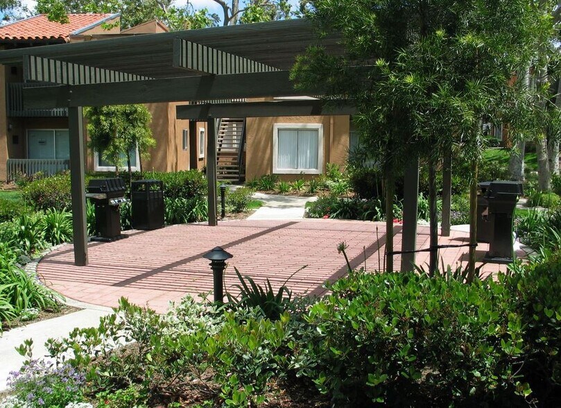 Building Photo - 17181 W Bernardo Dr