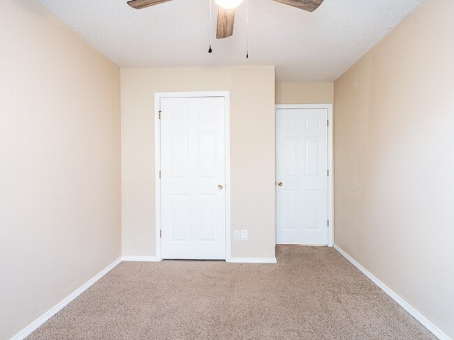 Building Photo - 306 Parkcrest Dr