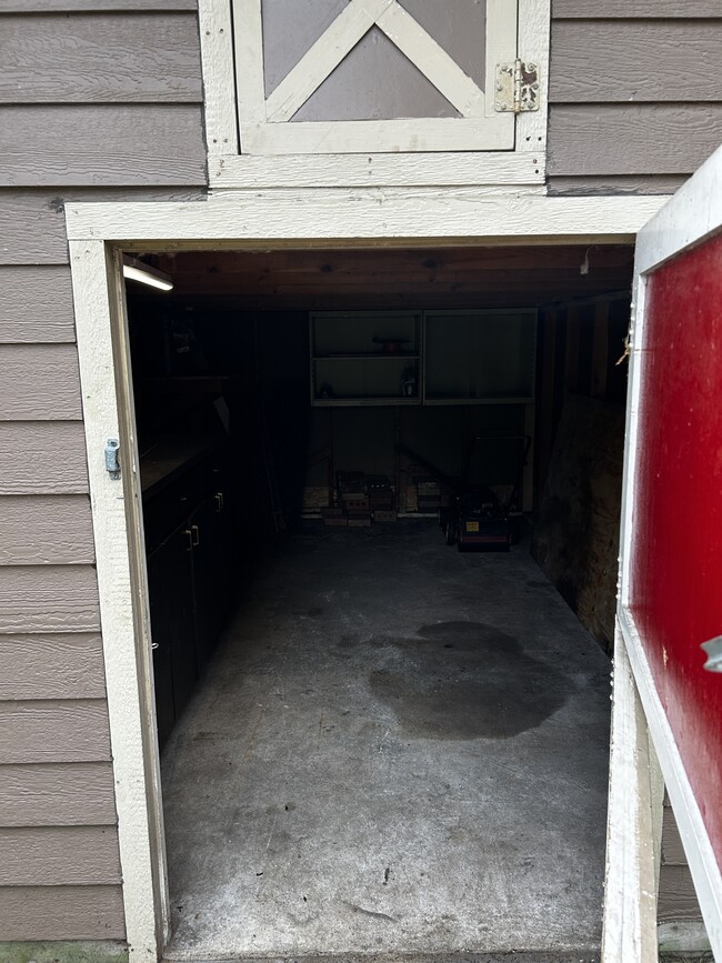 Building Photo - 5827 Jersey Ave N