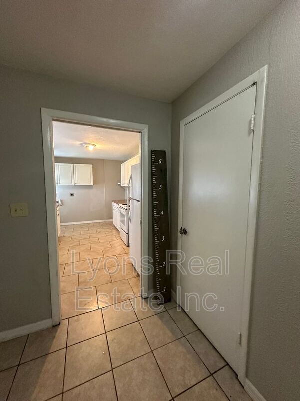 Building Photo - 2210 Cantor Ln