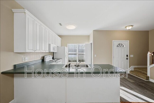 Building Photo - 48 Ridgestone Cir