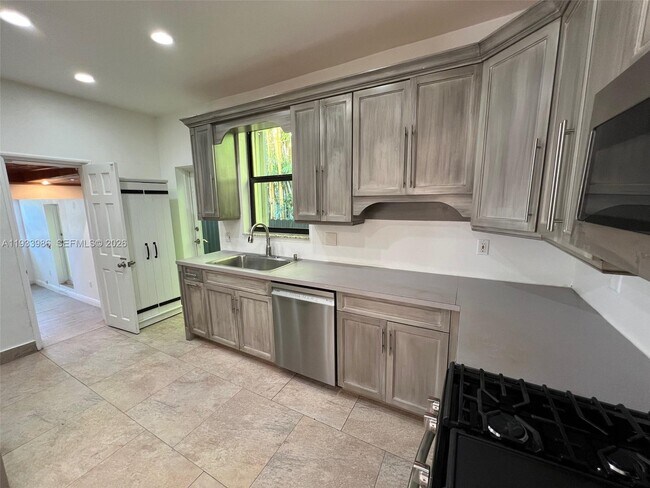 Building Photo - 4575 Post Ave