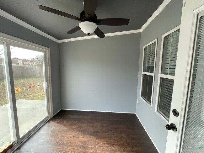 Building Photo - 3931 Karaline Cir