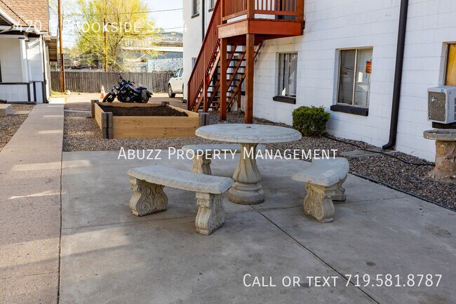 Building Photo - Brookside