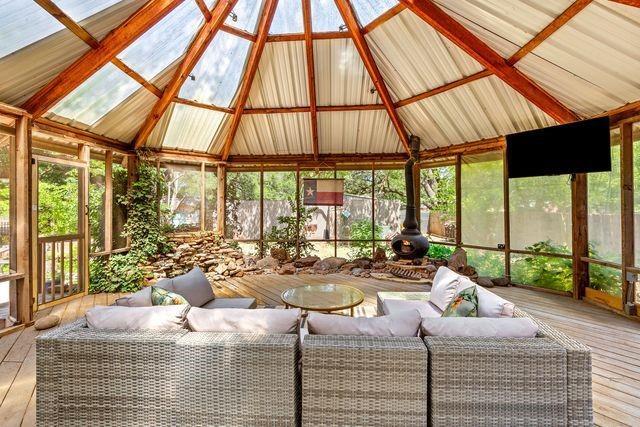 Building Photo - 501 Mulberry St